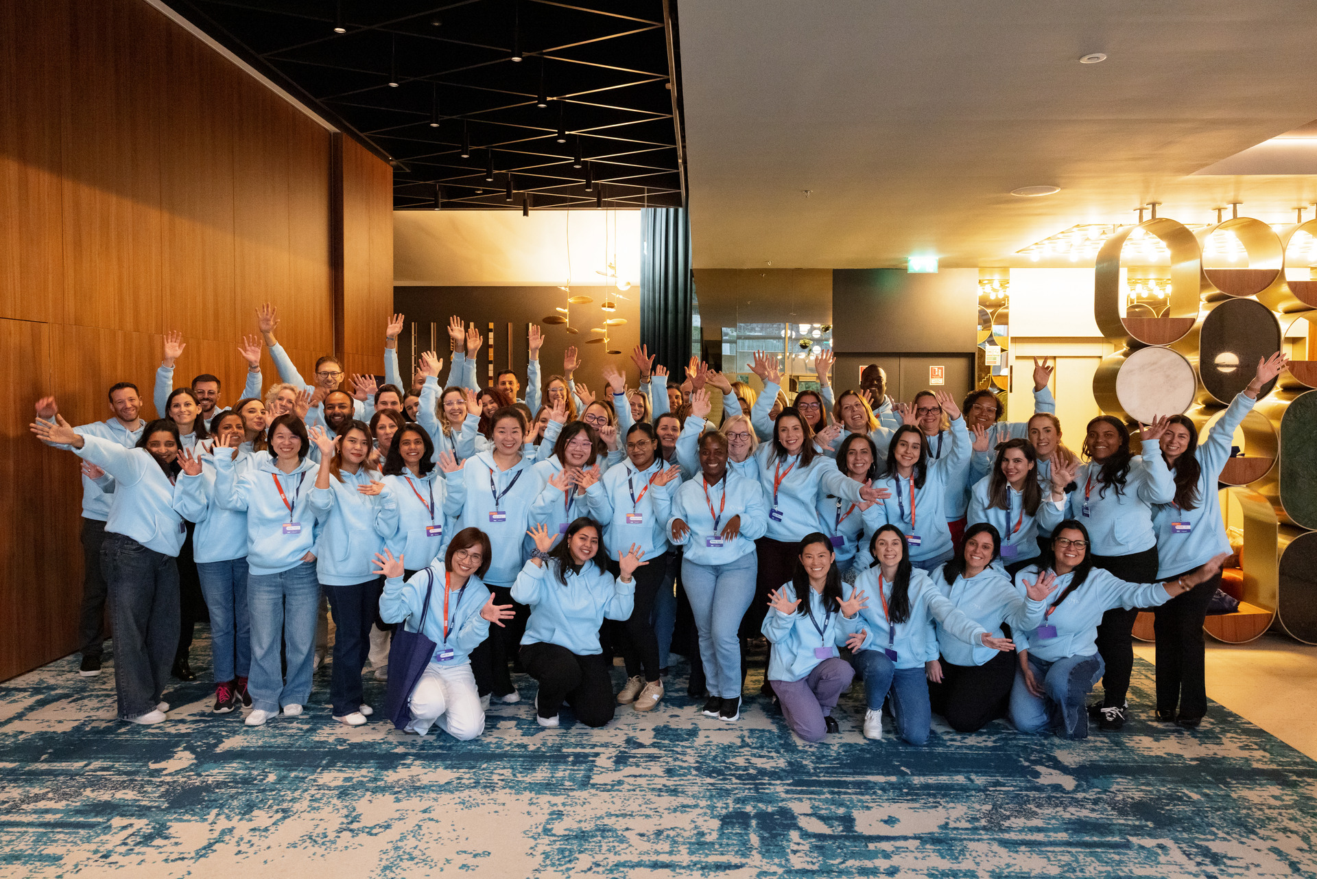 Fotografia de grupo num evento empresarial